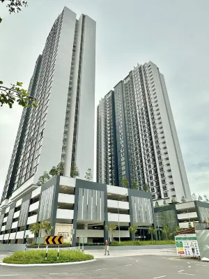Paragon Residence Straits View by Stayrene - Infinity Pools