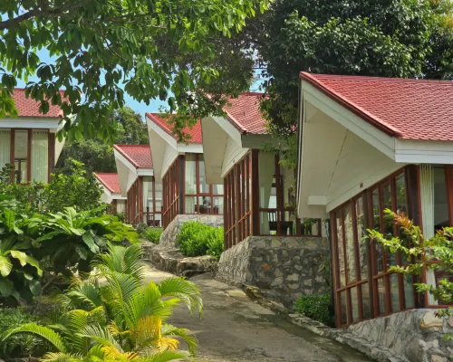 Alicia Resort Hotels near Long Set Beach