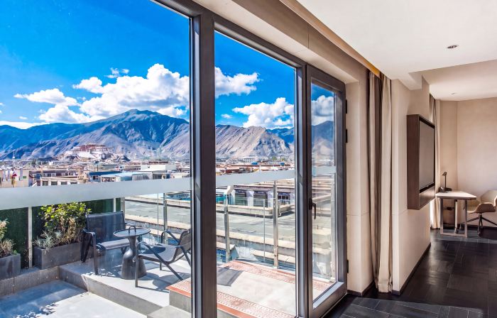 Lhasa Potala Palace Square Jiangsu Road Atour Hotel