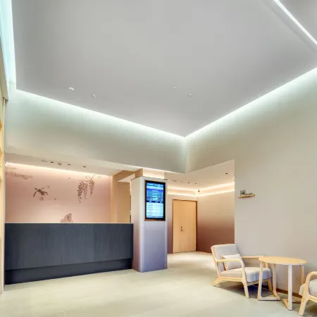 Four Seasons Ivy Hotel (Ningbo Railway Station Lishe Airport)