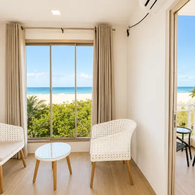 Avyanna Gulhi Beach Hotel Hotel berhampiran Pantai Maafushi