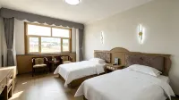 Qinghai Lake Linlan Lakeview Hotel - Parkplatz