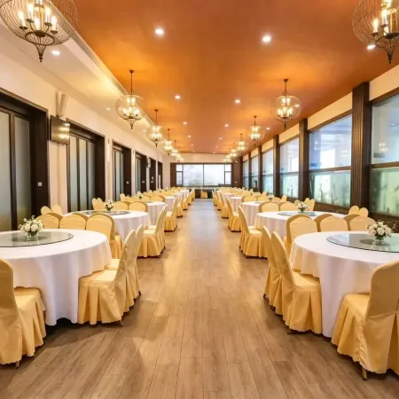 䔎8 Hotel