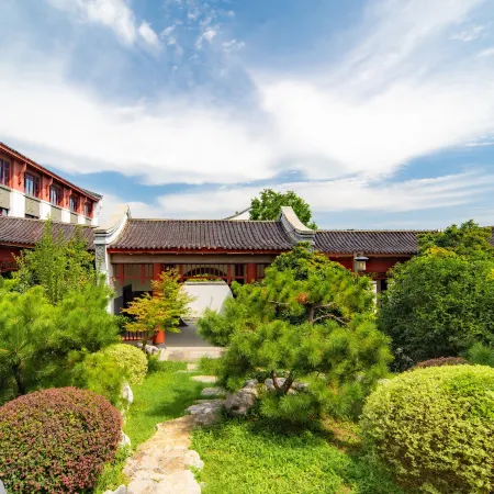 Donghai Junlan Hot Spring Hotel