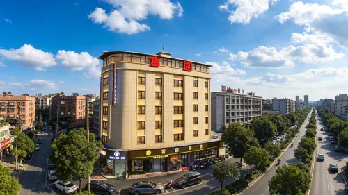 Fuyuan Hotel, Xiangxiang City （Kela Town Branch,  Industrial and Trade New District） - parking