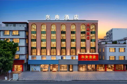 興南飯店（梅州興寧興一廣場·會展中心店） - 停車場