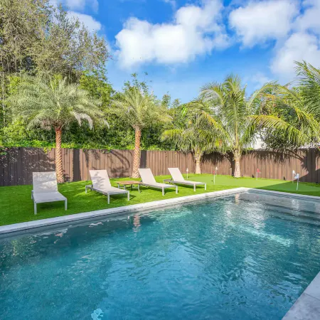 Modern Villa with Pool | BBQ | Putting Green