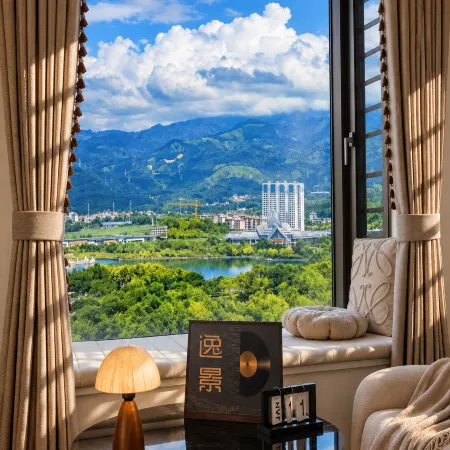 Ruili Yijing Boutique Stay (Nongmo Lake Park)