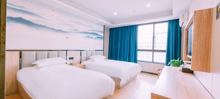Qingmu Hotel (Hexian Xiaoshikouzhen Huai Commercial Street) Hotels in He County