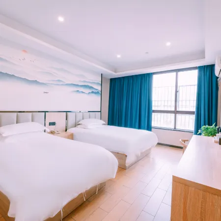 Qingmu Hotel (Hexian Xiaoshikouzhen Huai Commercial Street)