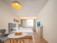 Huating Hotel (Chongqing Shiqiaopu Branch) Hotels near Jiu Longpo