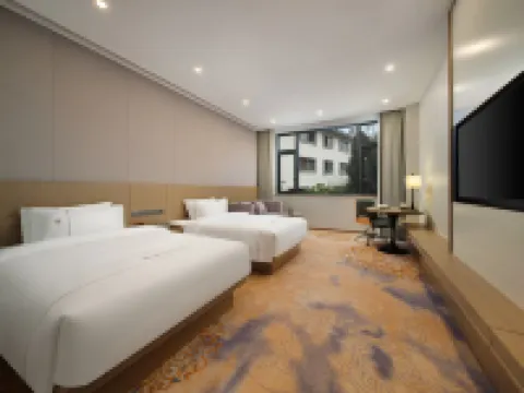 Xiongxiu Hot Spring Hotel Emeishan Hotels near Famous Mountain of the World