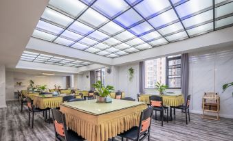 Wansheng Garden Hotel (Xinyang Luoshan Xiya Libao Plaza Branch)