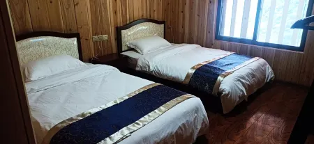 Baoxing Snow Mountain Home No.40 Homestay Отели рядом с достопримечательностью «Hongjun Changzheng Fanyue Jiajin Mountain Memorial Hall»