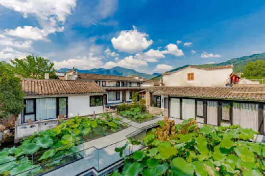 Hongcun Hetang Moonlight Luxury Homestay Hotels near South Lake