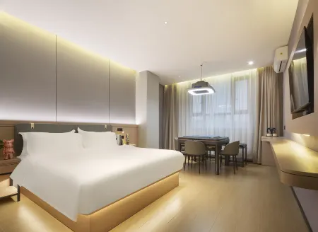 Hotel Fort Gri Отели рядом с достопримечательностью «Yangpu Port»