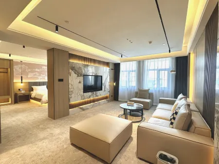 Hilton Hotel Отели в г. Хайлунь