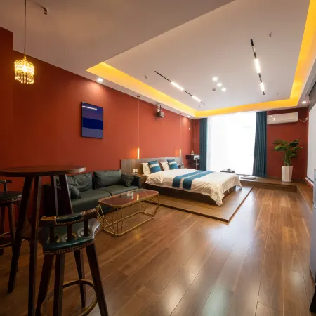 Qingpu Light Luxury Audiovisual Hotel (Longxi Gulaiwu Branch) Отели в г. Лунси