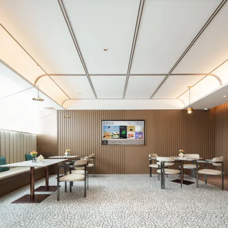 Shiyan DM International  Shanghai Road Atour Hotel