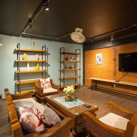 Koenji Guest House & Bar Chiang Mai Отели рядом с достопримечательностью «Храм Чай Монгкол»