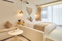 Nanxiangli Mountain Viewing Holiday Inn (Zhujiajian Guanyin Dharma Realm Store)