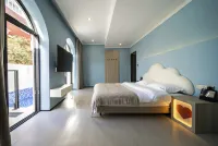 Cloud House Yunjuan Huashe Manor Homestay (Beihai Yintan International Passenger Port Branch)