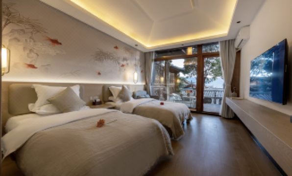 97 Xingren Upper Section, Wuyi Street, Gucheng District, Lijiang City, Yunnan Province.