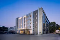 上海浦東機場南祝路亞朵飯店 外交官箱包（上海浦東機場T2航站樓國內廳安檢內2店）附近的飯店