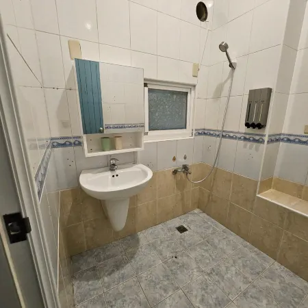 Maybe Homestay Отели рядом с достопримечательностью «Железнодорожная станция Shalu»