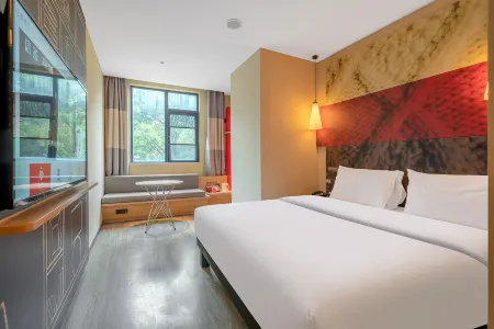Ibis Hotel (Xiamen Dongdu Ferry Terminal Dongdu Road)