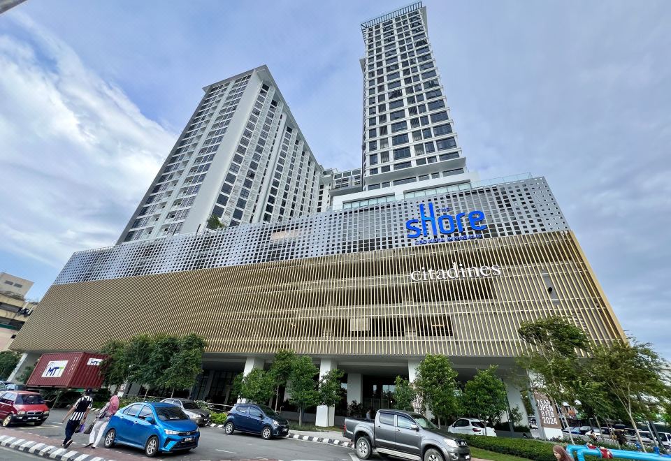 시타딘 워터프론트 코타키나발루의 수영장