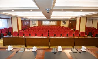 Baicheng Hexiang Hotel (Civic Plaza Haiming East Road Pedestrian Street Store)