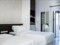 Singharaj Boutique Hotel Hotels near Phra Sing