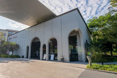 Midnight Grape Hotel Отели рядом с достопримечательностью «Spring Woods»