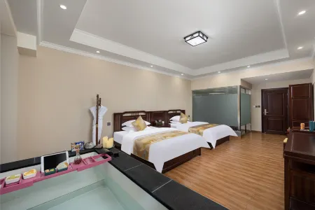 Qingcheng Mountain Wuyou Yuanzi Hot Spring Hotel (Qingcheng Mountain High speed Railway Station) Отели рядом с достопримечательностью «Baiyun Wanfo Cave»