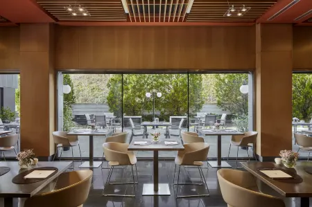 NH Madrid Las Tablas Отели рядом с достопримечательностью «Faunia»