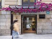 Catalonia Las Cortes Hotels near Neptuno Square