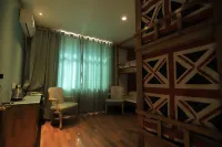 Lvxingji Light Luxury Hotel - Inns