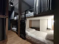 N5 Ratchawong Hostel Hotels near Ratchawong Pier