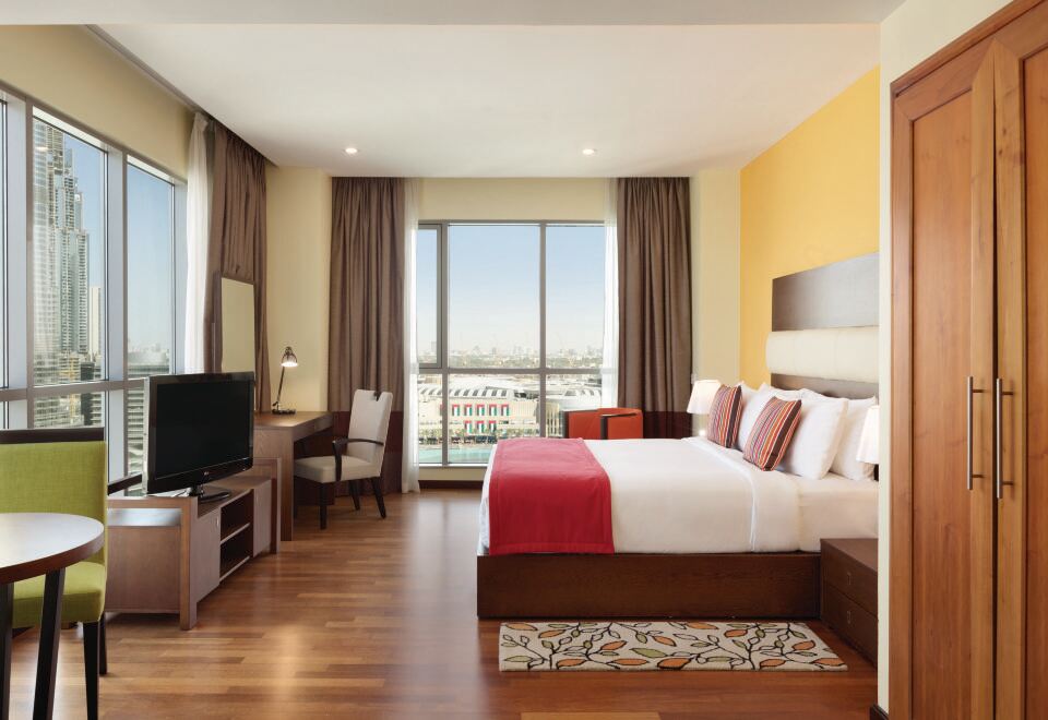 라마다 호텔 수영장과 전망