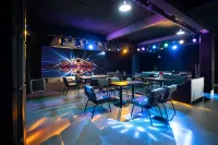 Anji Peak · Jiumu Cloud Town Cliffside Pool Resort Homestay - bar