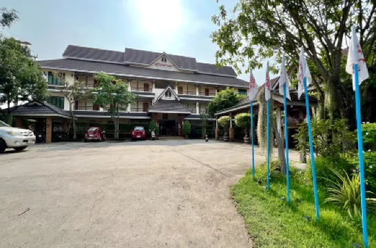 Sawadeelanna Hotel Hotels near Bus Station
