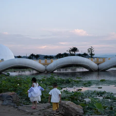 Xinyang Xingxiu River Beach Camping Hotel