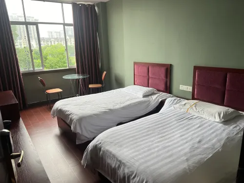 Dexing Jiangnan Business Hotel
