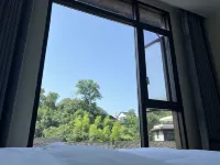 Youbian Homestay (Border City Chadong Scenic Area) - parking