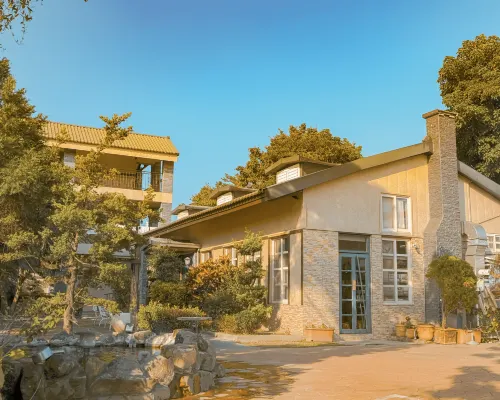 Champs Yazuh B&B Hotels near Jiji Train Station