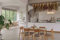 Villa La Flora Kanchanaburi - breakfast