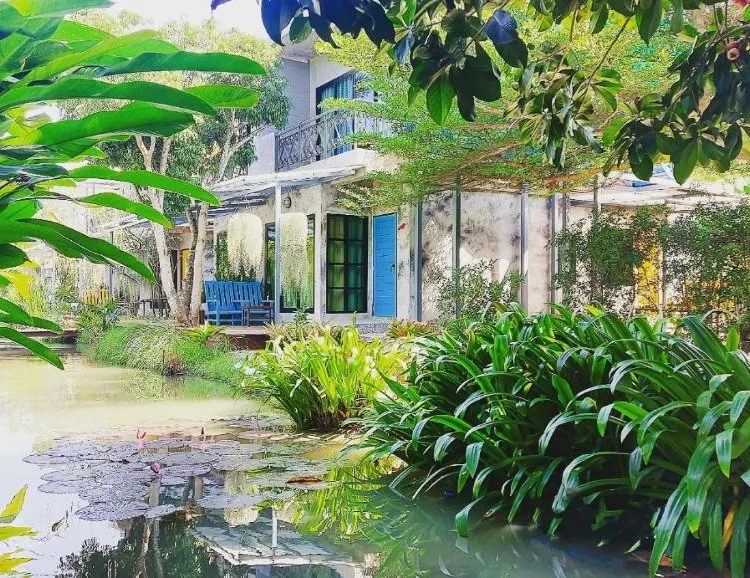 เอ็กซ์คลูซีฟสตูดิโอ