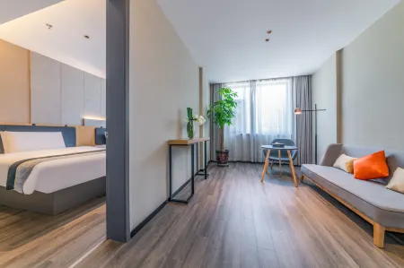 Homeinn Selected Hotel (Nanyang Renmin Road Xincheng Road) Отели рядом с достопримечательностью «Zhang Zhongjing Memorial Temple»