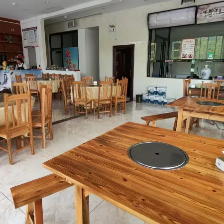 Hongsheng Hotel in Shiqian County
